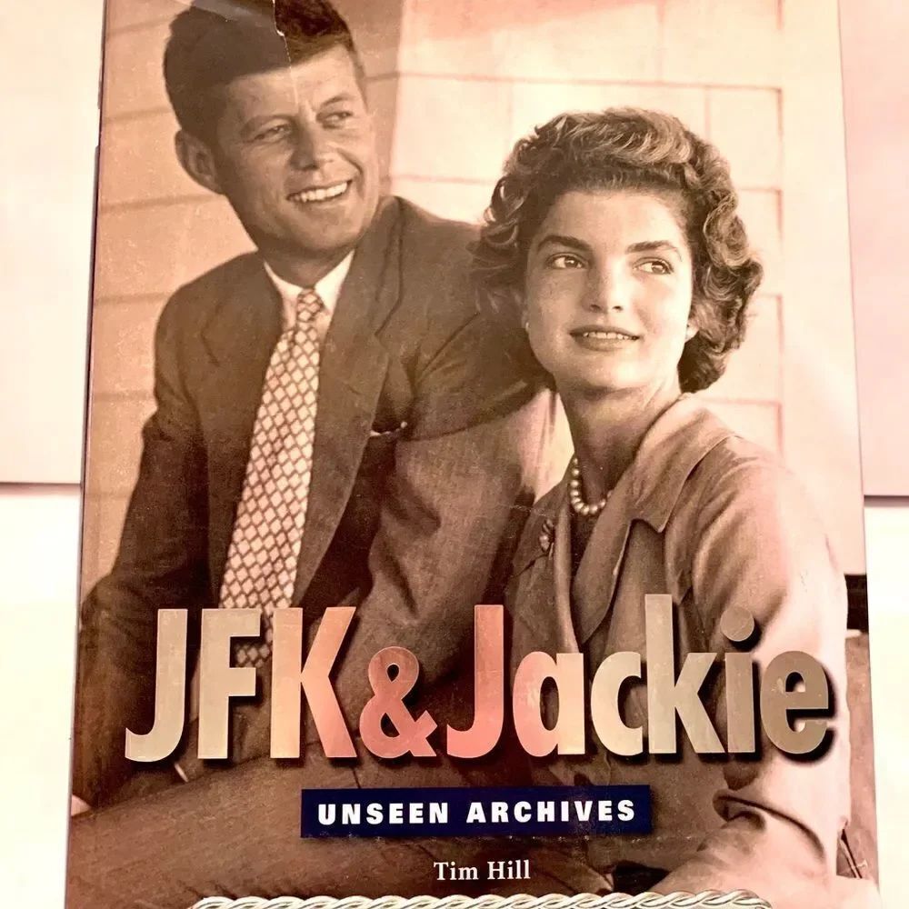 COFFEE TABLE BOOK JFK & JACKIE UNSEEN ARCHIVES